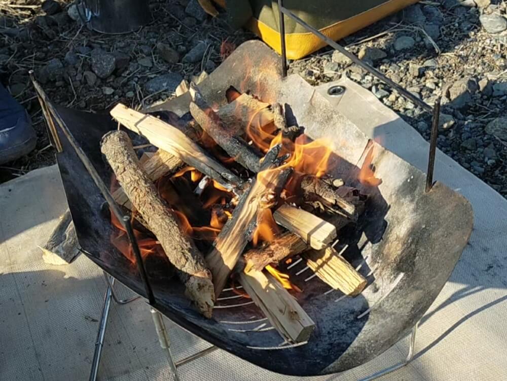 あゆみ橋でデイキャンプ-焚き火